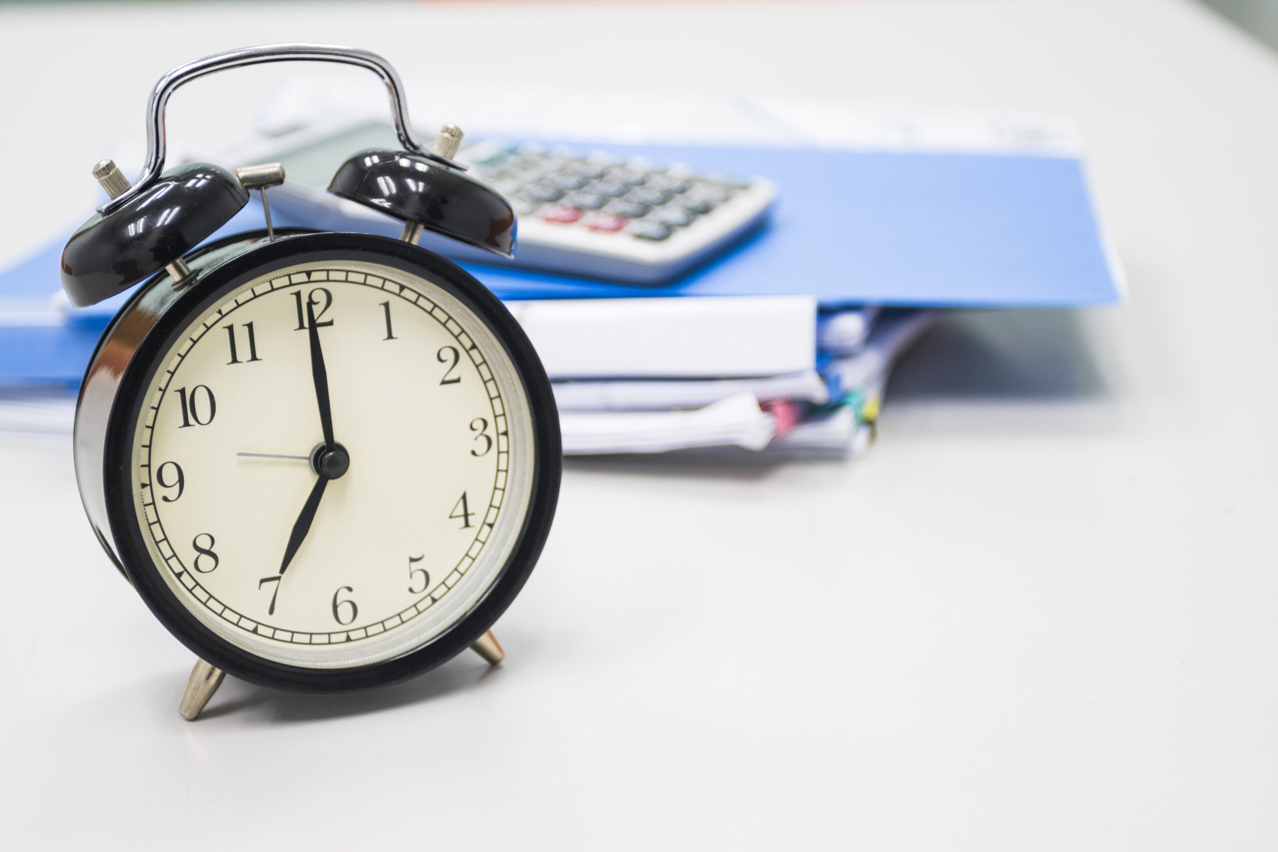 7 AM Clock on work desk in the office Time of businessman workin
